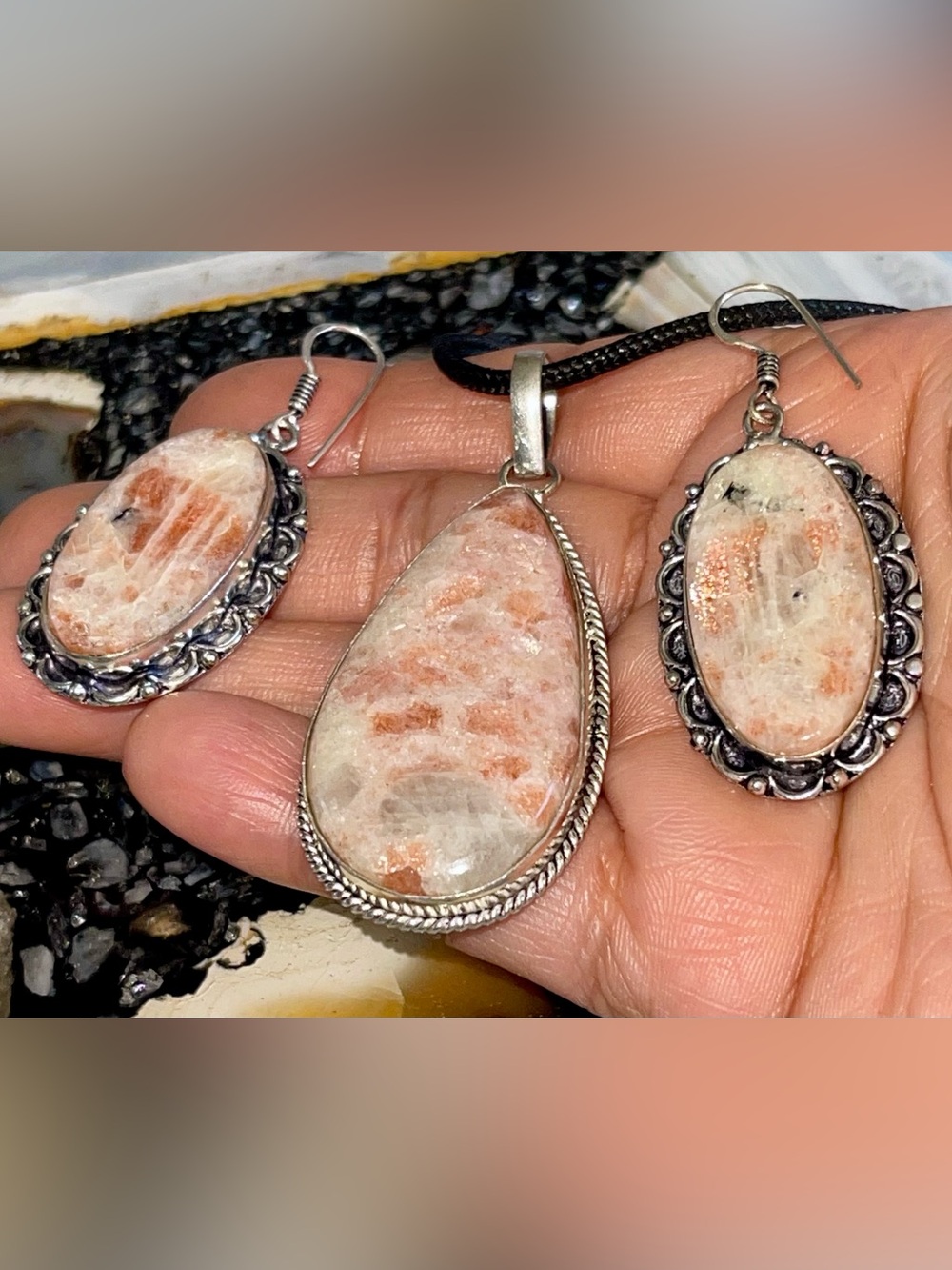 Beautiful Sunstone Pendant & Earrings